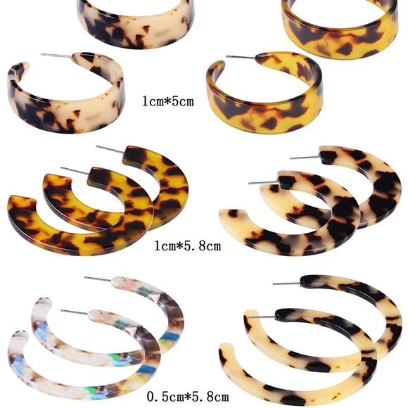 2/$20 BaubleBar Style Tortoise Hoop Earrings - Picture 4 of 4